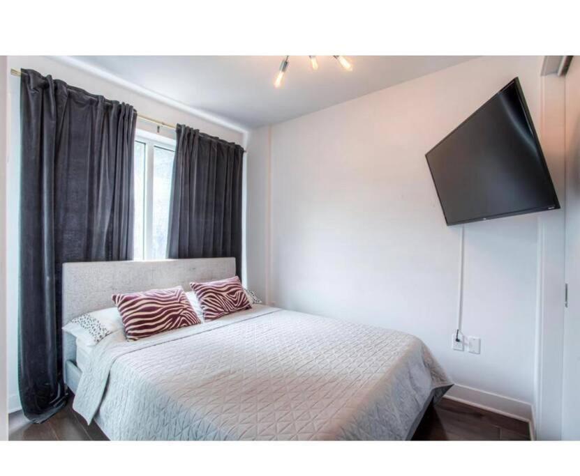 2 Bedroom Condo In The Heart Of The City Montreal Luaran gambar